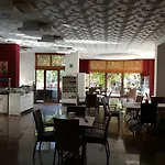 Kleopatra Togan Suit Hotel