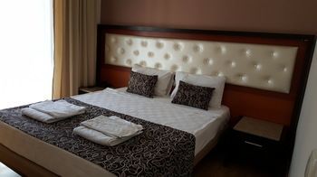 Kleopatra Togan Otel